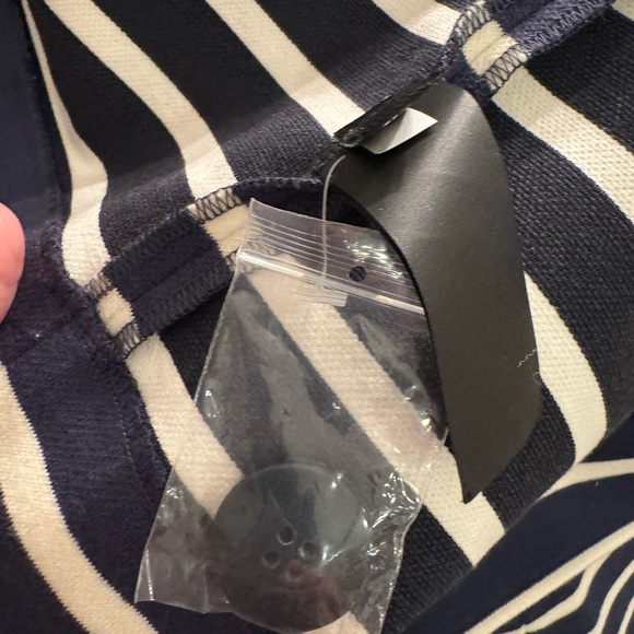 NWT Kate Spade Mainline Navy Blue and White‎ Striped Top Size Medium - Picture 12 of 12